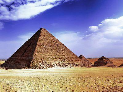 埃及有座“谜”样的曲折金字塔，它为何如此模样，应该是三个原因