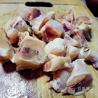 鸡腿炖土豆的家常做法（土豆炖鸡块的做法）(3)
