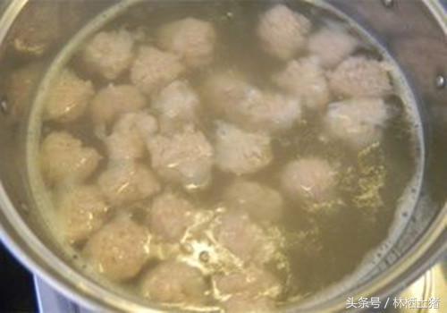 丸子菠菜汤家常做法 肉丸菠菜汤老少皆宜的美味(9)