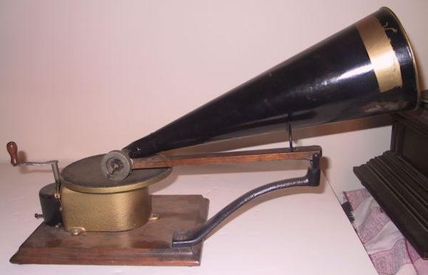 爱迪生早期发明留声机的原理（谁改变了你听音乐的方式）(7)