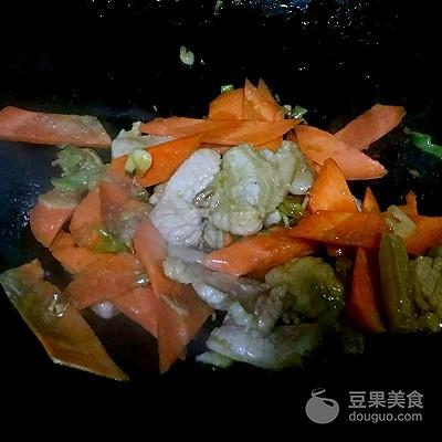蒜泥炒海蜇头的做法（维达与你韧享年夜饭）(6)