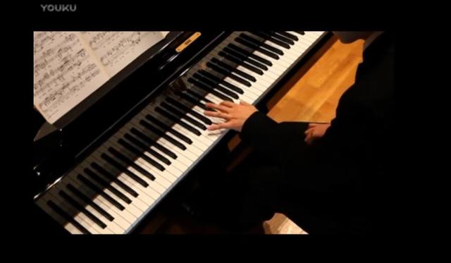 只用一只手指弹钢琴（弹钢琴我只用一只手）(2)
