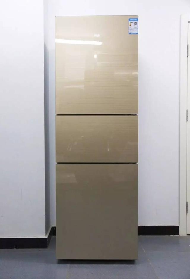 美菱雅典娜272升冰箱（美菱雅典娜三开门冰箱评测）(1)