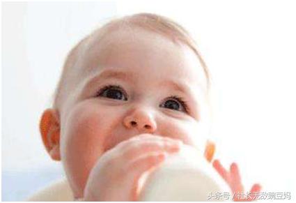宝宝不吃奶粉是怎么回事啊（宝宝不吃奶粉怎么办）(2)