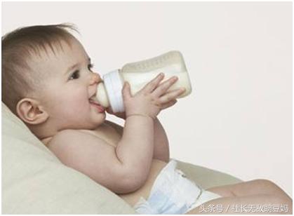 宝宝不吃奶粉是怎么回事啊（宝宝不吃奶粉怎么办）(3)