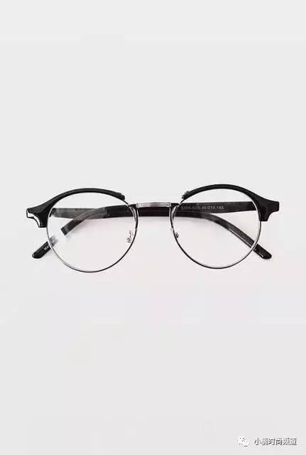 推荐几款时髦眼镜（超加分的时尚关键）(3)