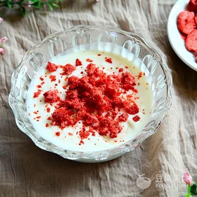 草莓芒果酸奶教程（冻干草莓酸奶春天不减肥）(5)