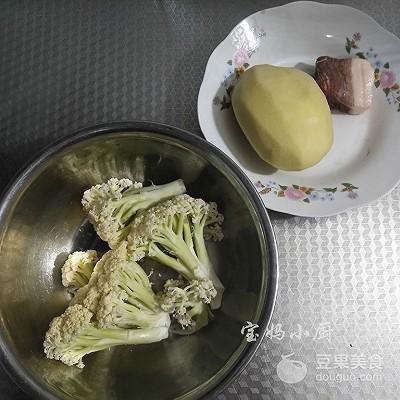 大铁锅菜花炒土豆（土豆烧菜花春天不减肥）(2)