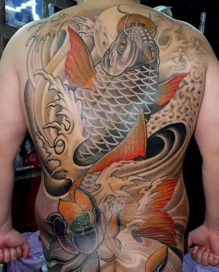 纹鲤鱼纹身你必须要知道这些（鲤鱼是传统纹身中颇有代表的图案之一）(8)