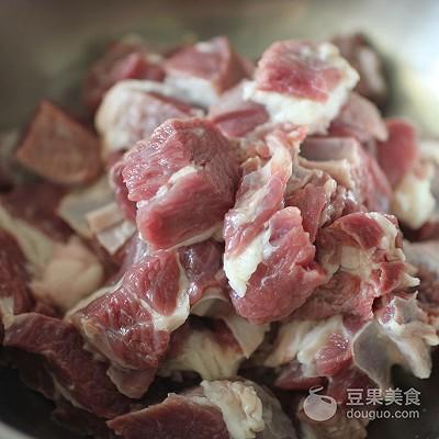 师傅教你做红烧牛肉（简单到没朋友的红烧牛肉）(2)