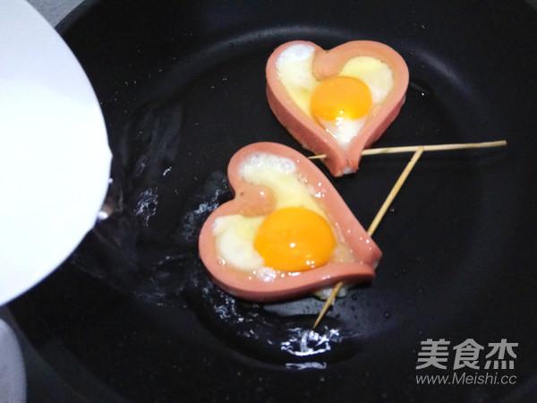 小朋友都爱吃的早餐火腿吐司卷（小朋友最爱吃的爱心火腿煎蛋）(4)
