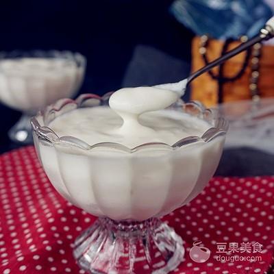 用吃剩的酸奶自制酸奶怎么做（自制酸奶的做法）(2)