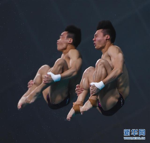 杨昊跳水10米台决赛（跳水男双十米台）(15)
