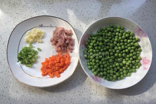 豌豆怎么吃的家常做法（豌豆炒肉丁）(2)