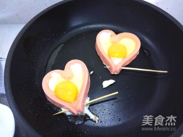 小朋友都爱吃的早餐火腿吐司卷（小朋友最爱吃的爱心火腿煎蛋）(3)