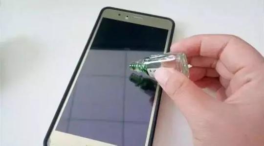 手机屏幕清洗泡沫剂（风油精能清洁手机屏幕）(2)