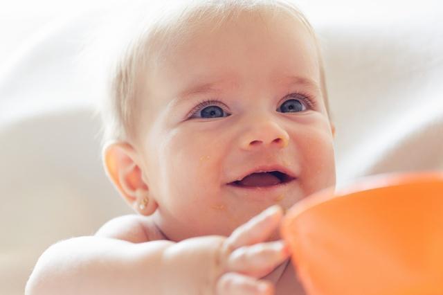 宝宝添加辅食后每天吃多少米粉（开始添加辅食米粉的宝宝到底1天要吃多少顿）(1)