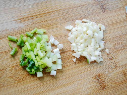 木耳豆腐炒鸡蛋家常做法（简单又易上手的剁椒木耳炒鸡蛋）(5)