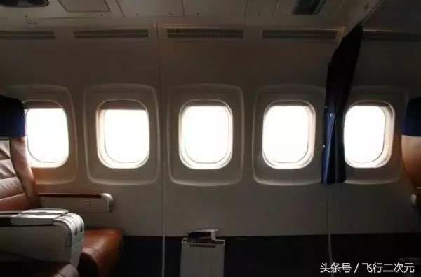 飞机窗户挡板落地式要打开（飞机窗户小小的我）(1)
