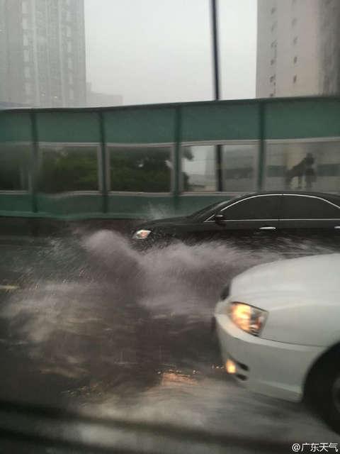 广州暴雨水漫地铁站（广州下午转雷阵雨）