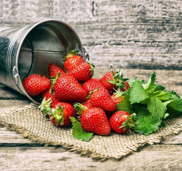 什么草莓吃起来有特别的味道（草莓有酸酸甜甜的味道）(1)