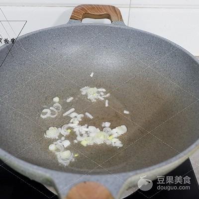 芹菜叶鸡蛋汤的做法大全家常（芹菜叶鸡蛋汤雀巢营养早餐）(4)