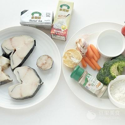 油淋银鳕鱼的做法（奶汁银鳕鱼的做法）(2)