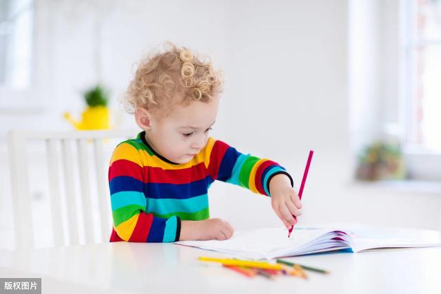 小班孩子适合学什么类型的画（如何培养小班幼儿的美术绘画能力）(3)