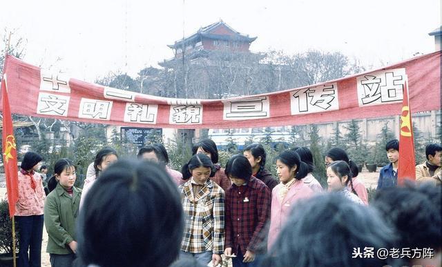 法国摄影师拍下的真实生活（荷兰美女留学生拍摄的1983年的南京市井生活）(16)