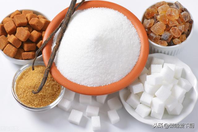 冰糖糖色和白糖有什么差距（冰糖和白砂糖有啥区别）(1)