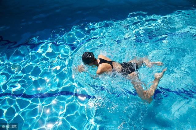 自由泳完整标准动作（自由泳比蛙泳难学吗）(2)