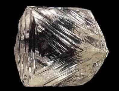 捡到的石头怎么辨别是不是钻石（如果捡到一颗像钻石原石的石头）(4)