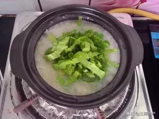 青菜瘦肉粥简单做法又好吃（芥菜瘦肉粥的做法）(10)