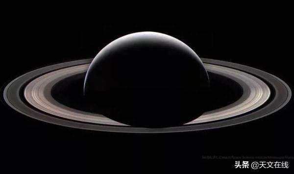 从哪个星球上可以看到土星（天文学家证实土星甚至拥有更多卫星）(7)