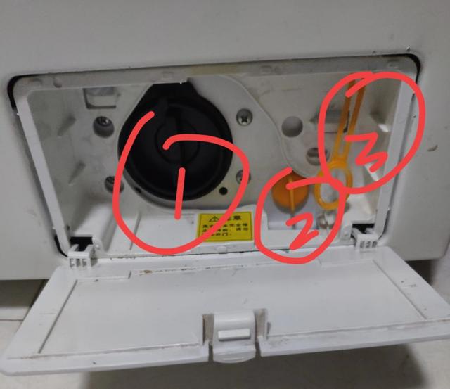 滚筒洗衣机不正常排水怎么回事（自己动手解决滚筒洗衣机排水故障）(2)