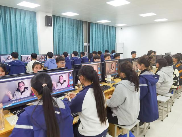 个性化设计课程（郑州市信息技术学校开展创意设计思维课程培训）(2)