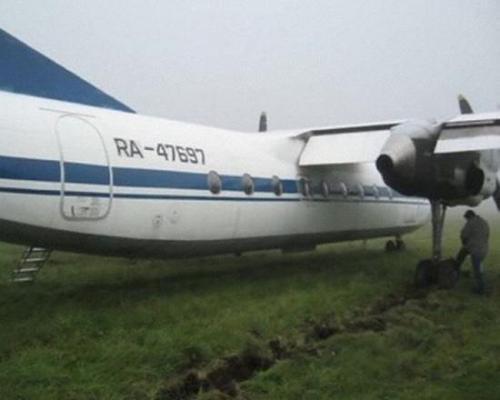 南航飞机坠落事件原因（南航载143名乘客航班起落架故障）(5)