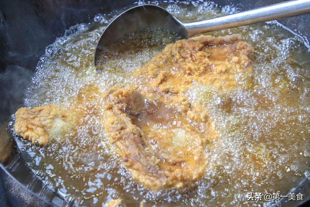 怎样做炸鸡又酥又好吃（用厨师长的方法做香酥炸鸡）(6)