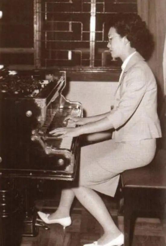 悼念著名钢琴家傅聪先生（与傅聪齐名的钢琴诗人顾圣婴）(17)