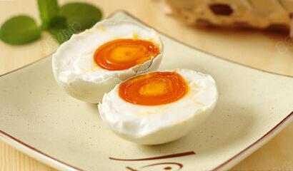 咸鸭蛋不能和什么菜搭配吃（咸鸭蛋味美下饭）(3)