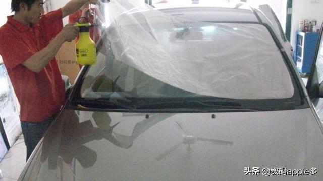 如何更换汽车前挡风玻璃隔热膜（汽车换前档风玻璃贴膜重影）(4)