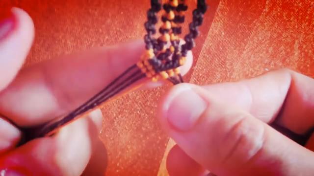 手绳编织手链易学（教你魔术眼手链的编织方法）(8)