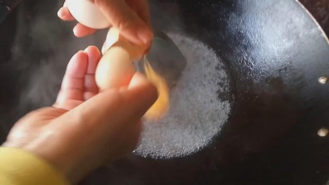 益母草红糖鸡蛋煮水有什么功效（益母草又叫女人草）(4)