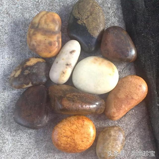 和田石头鉴别最简单方法（这几种石头长得太像和田玉）(2)