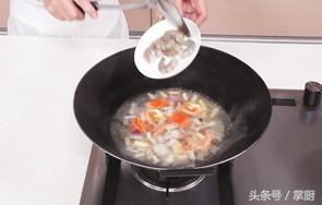 大虾海鲜菇汤的做法（明虾海鲜汤做法详解）(图9)