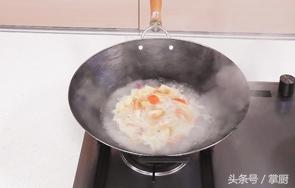 大虾海鲜菇汤的做法（明虾海鲜汤做法详解）(图10)