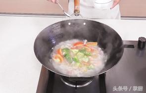 大虾海鲜菇汤的做法（明虾海鲜汤做法详解）(12)