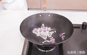 大虾海鲜菇汤的做法（明虾海鲜汤做法详解）(6)