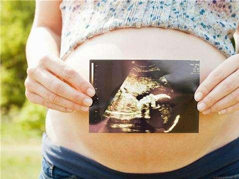 一般怀孕宝宝胎动在左边还是右边（男宝和女宝胎动的位置和幅度不同）(2)