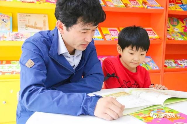 小朋友讲八角楼红色小故事（肃州区有个儿童公益图书馆开放）(7)